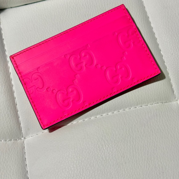 RARE Gucci Pink Card Holder GG Rubber Effect Case Neon Limited Edition - Picture 2 of 5
